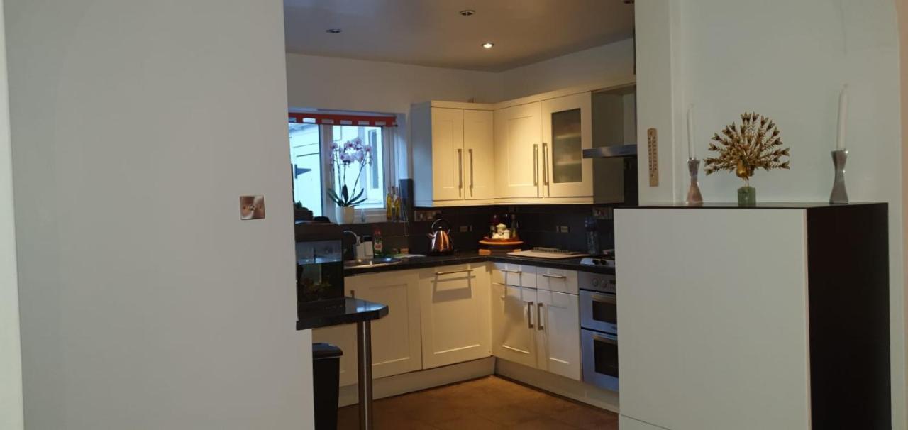 2 Bed Semi-Detached House Villa Poole Esterno foto